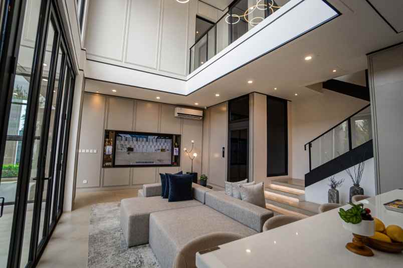 rumah mewah dengan private lift di sawangan depok