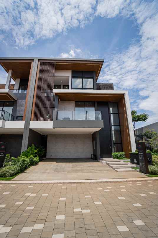 rumah mewah dengan private lift di sawangan depok