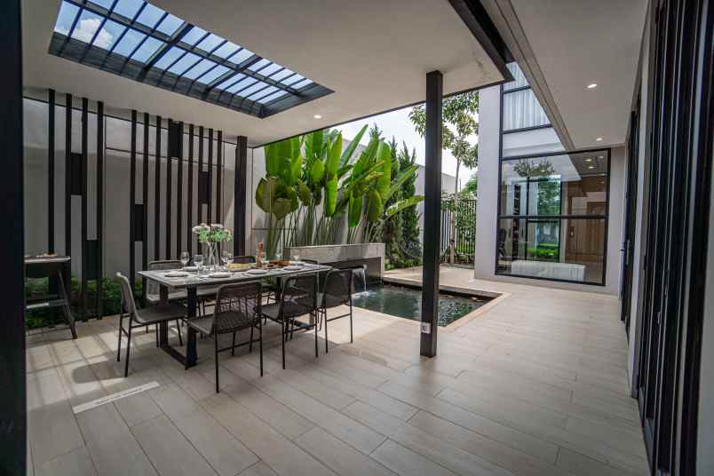 rumah mewah dengan private lift di sawangan depok