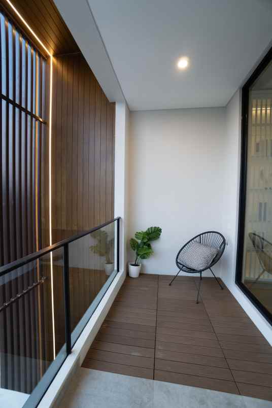 rumah mewah dengan private lift di sawangan depok