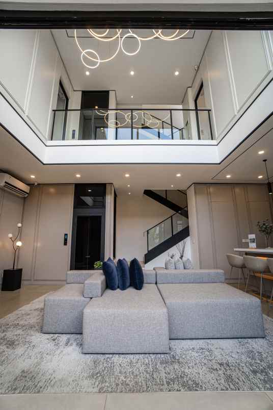 rumah mewah dengan private lift di sawangan depok