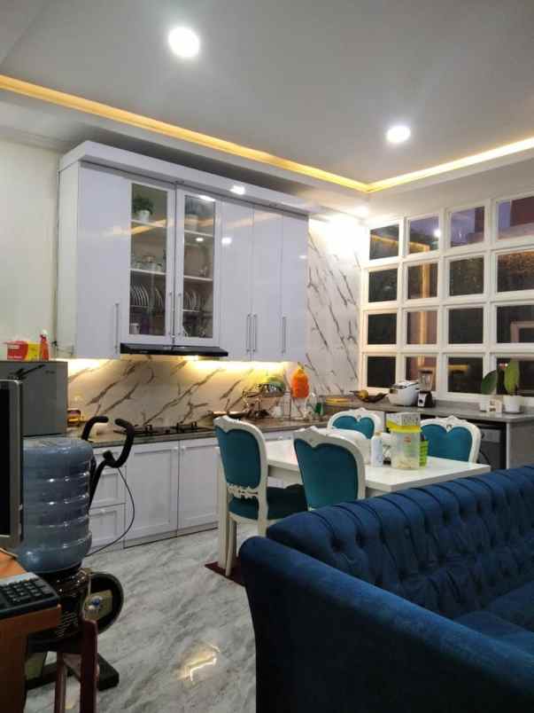 rumah minimalis dalam perumahan pancoran mas depok