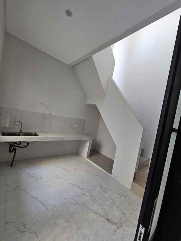 rumah modern baru gress 2 lantai di pondok tjandra