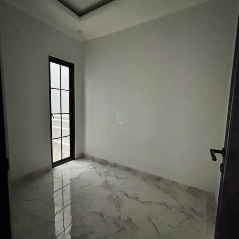 rumah modern idaman di pusat kota depok