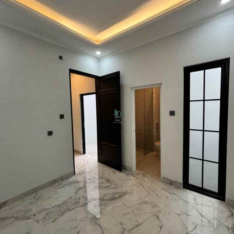 rumah modern idaman di pusat kota depok