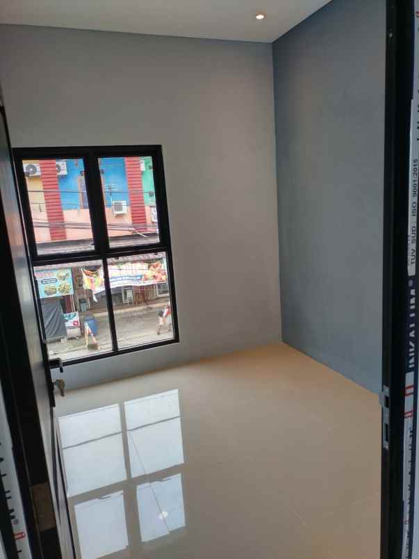 rumah modern pinggir jalan diapit 2 jalan tol karawang