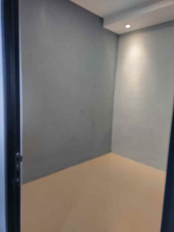 rumah modern pinggir jalan diapit 2 jalan tol karawang