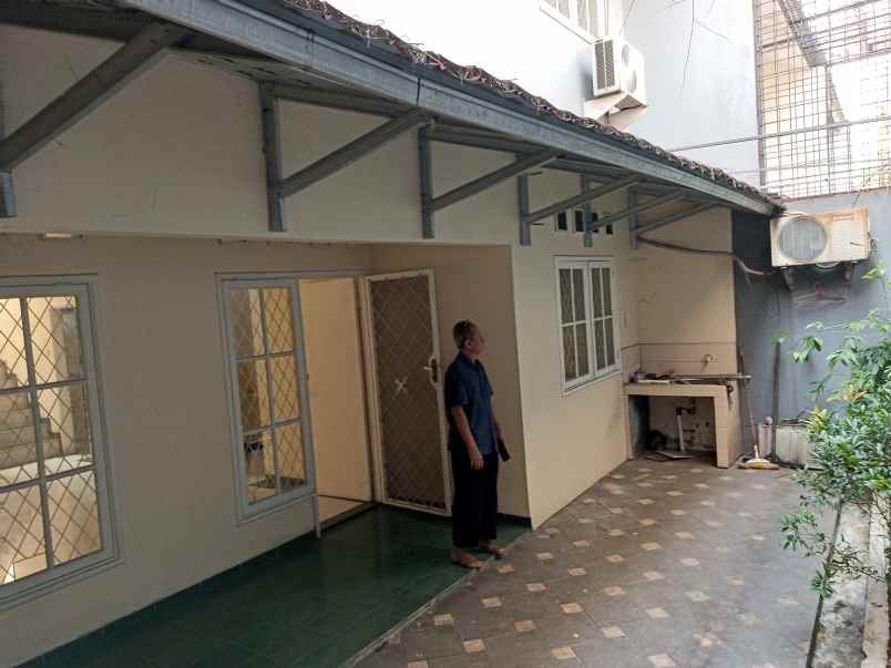 rumah murah strategis dalam komplek elite