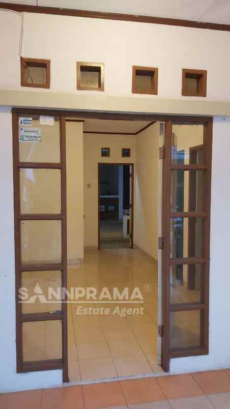 rumah nyaman dan asri dalam perumahan di depok