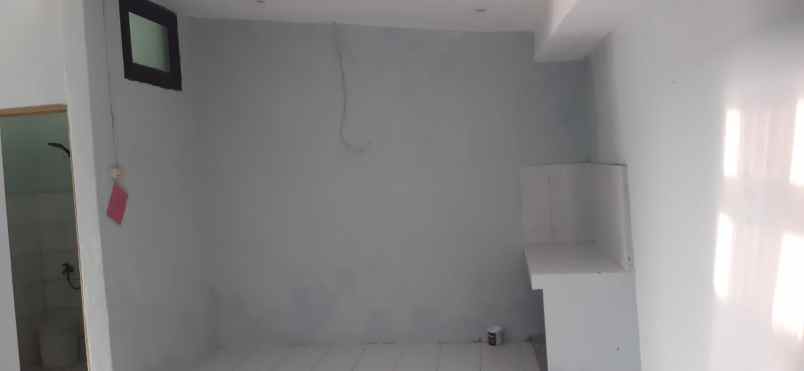 rumah rungkut row jalan 2 mobil