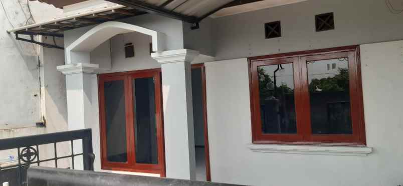 rumah rungkut row jalan 2 mobil