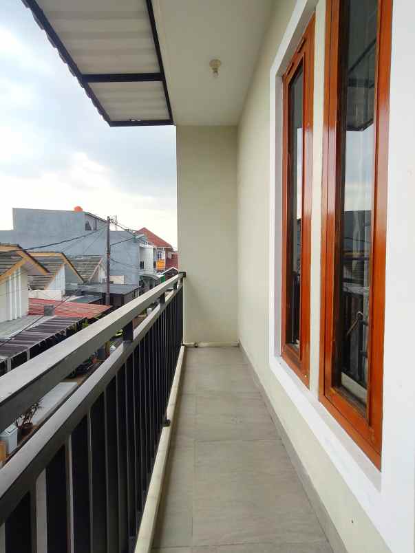 rumah second dalam cluster di ciracas jaktim