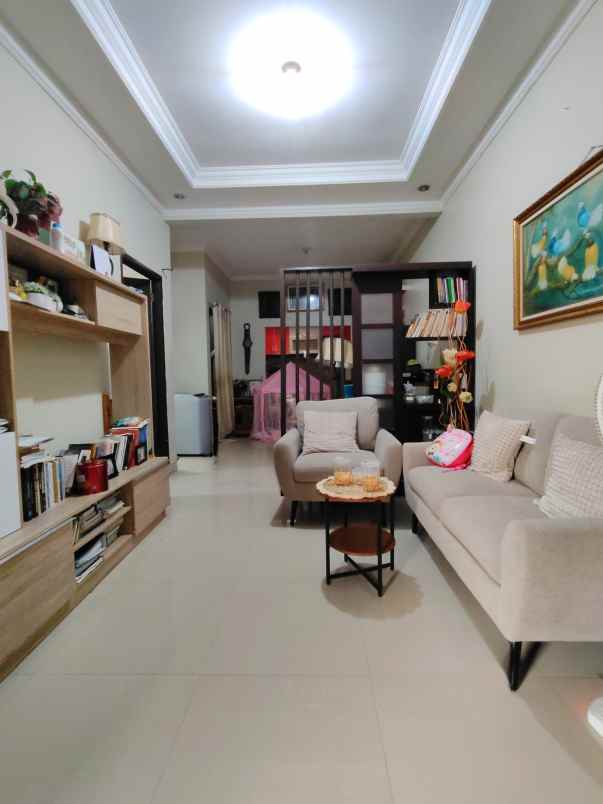 rumah second dalam cluster di ciracas jaktim