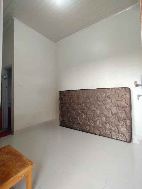 rumah second dalam cluster di ciracas jaktim