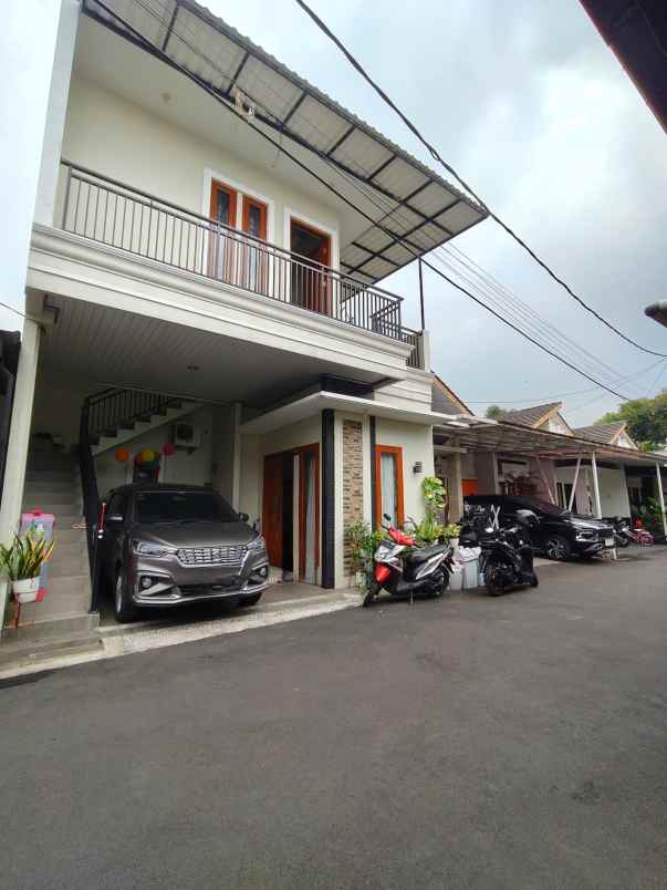rumah second dalam cluster di ciracas jaktim