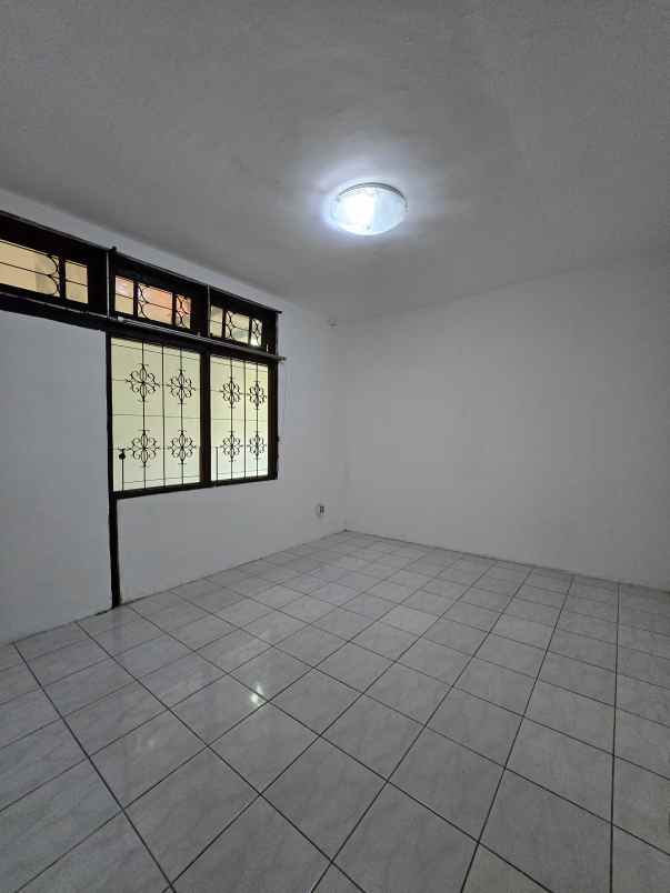 rumah second dalam komplek di pondok bambu jaktim