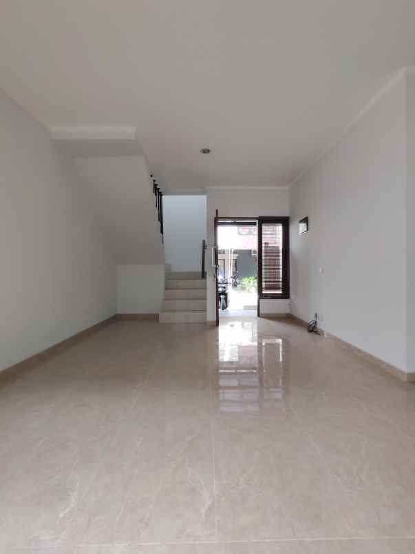 rumah second dalam komplek perumahan di ciracas jaktim