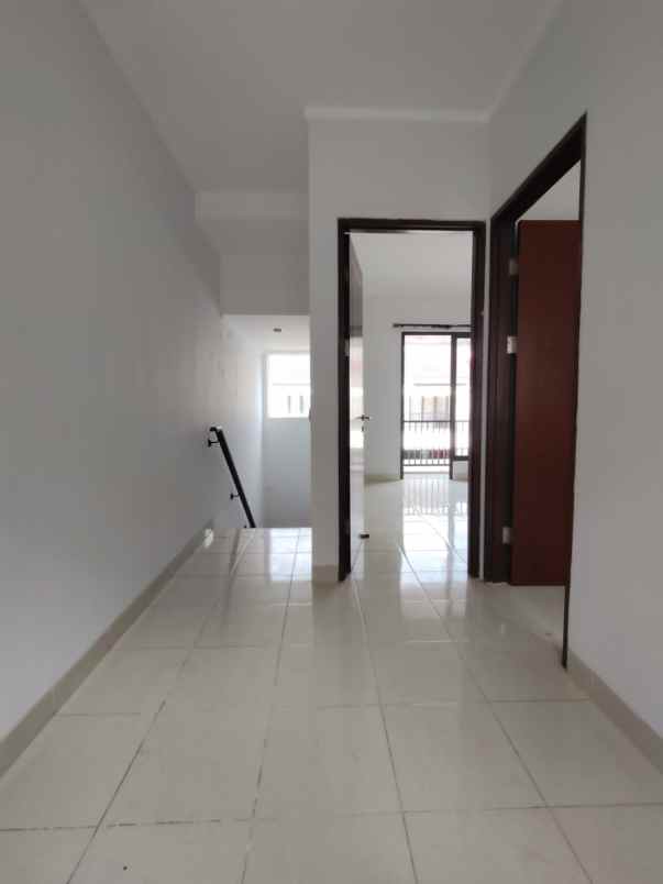 rumah second dalam komplek perumahan di ciracas jaktim