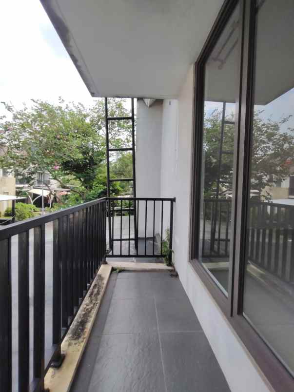 rumah second dalam komplek perumahan di ciracas jaktim