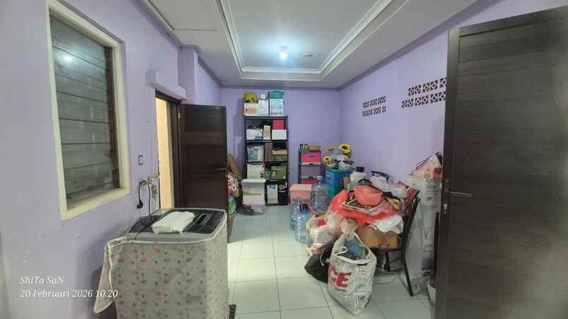 rumah second dengan tanah luas di pancoran mas depok