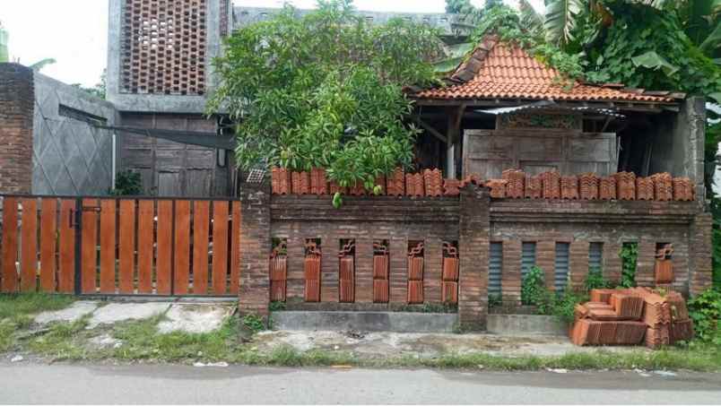 rumah second legalitas lengkap di surosutan umbulharjo