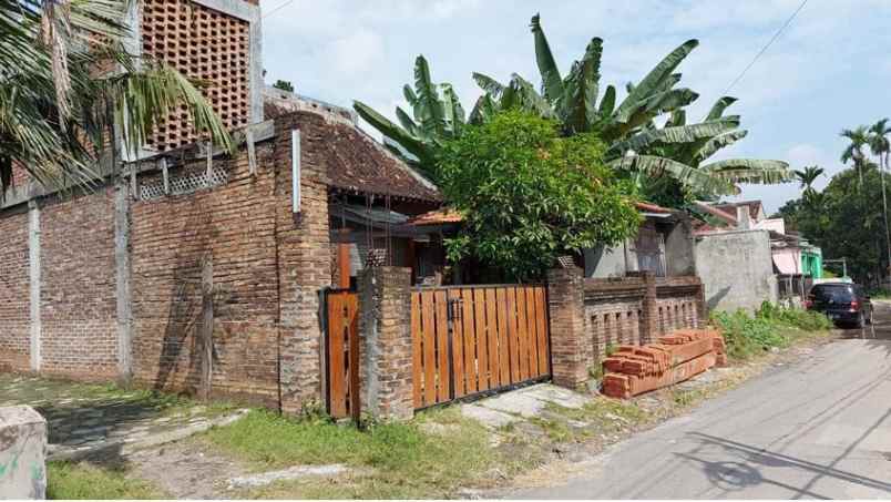 rumah second legalitas lengkap di surosutan umbulharjo
