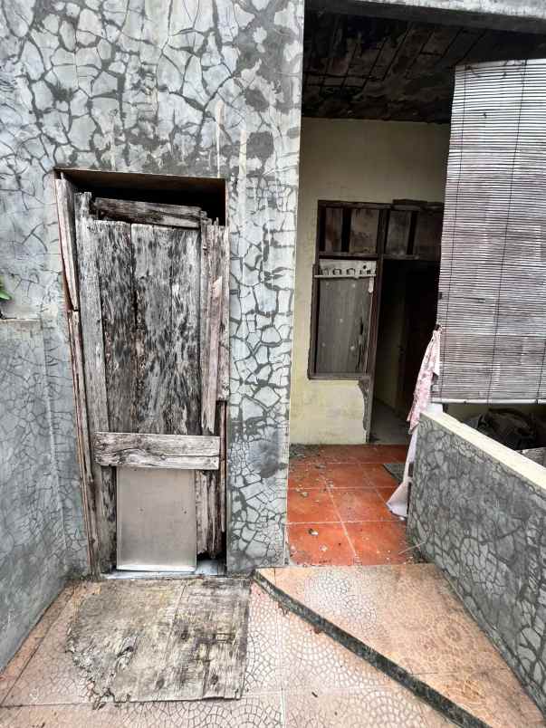 rumah second legalitas lengkap di surosutan umbulharjo