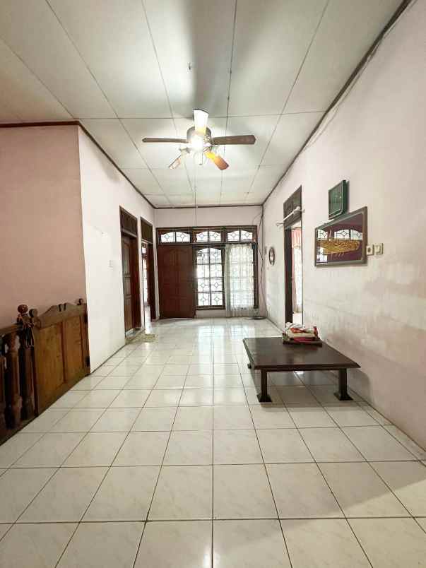 rumah second luas strategis di pulomas jakarta timur