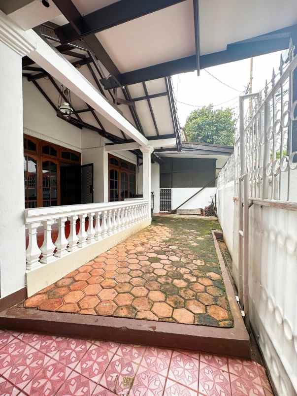 rumah second luas strategis di pulomas jakarta timur