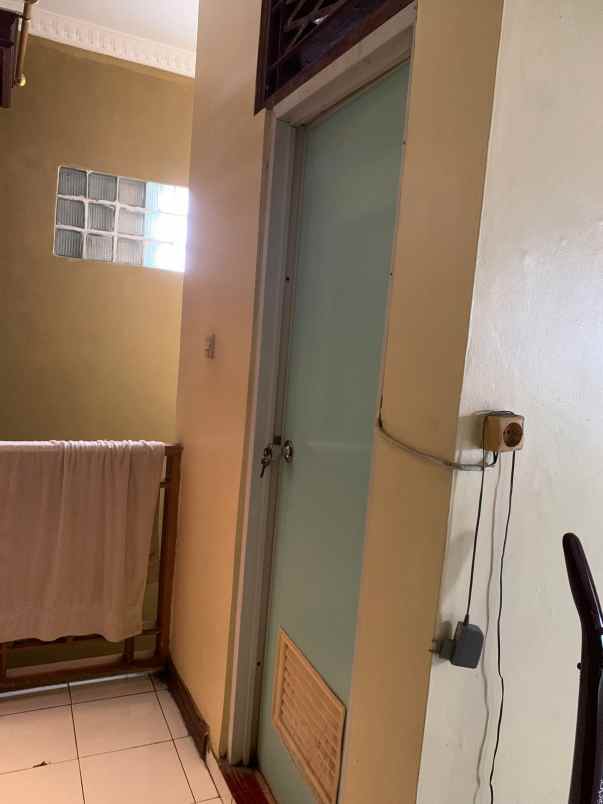 rumah second terawat di depok 2 tengah di sukmajaya