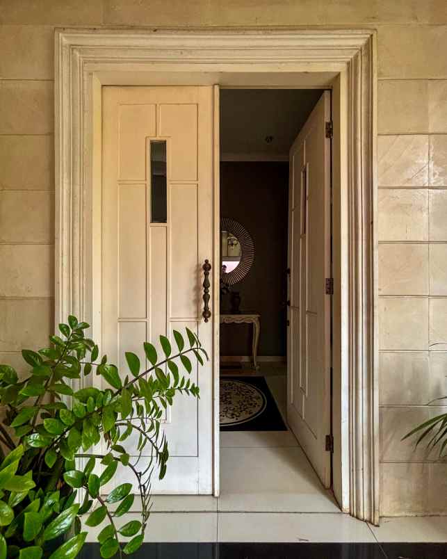 rumah second terawat siap huni di nusaloka bsd