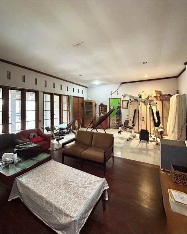rumah seken tanah luas di pancoran jakarta selatan