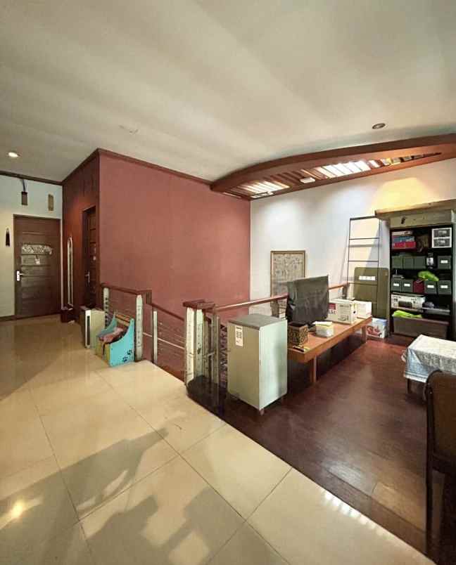 rumah seken tanah luas di pancoran jakarta selatan