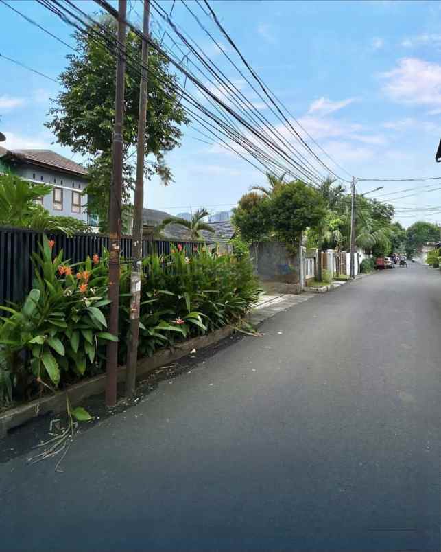 rumah seken tanah luas di pancoran jakarta selatan