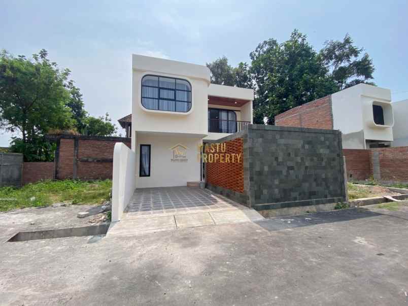 rumah siap huni 2 lantai dalam cluster di maguwoharjo