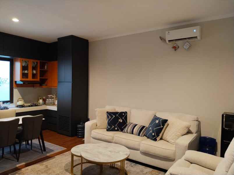 rumah siap huni cluster burgundy summarecon bekasi