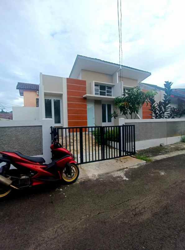 rumah siap huni posisi hook di villa dago pamulang