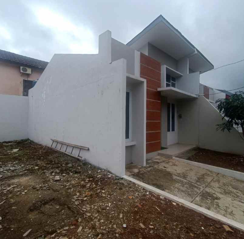 rumah siap huni posisi hook di villa dago pamulang
