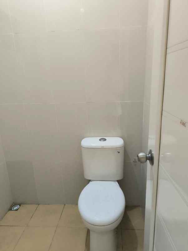 rumah sudah renovasi total didaerah cipondoh tangerang