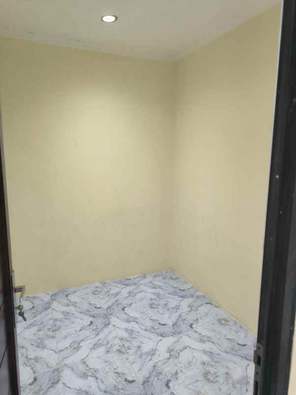 rumah sudah renovasi total didaerah cipondoh tangerang