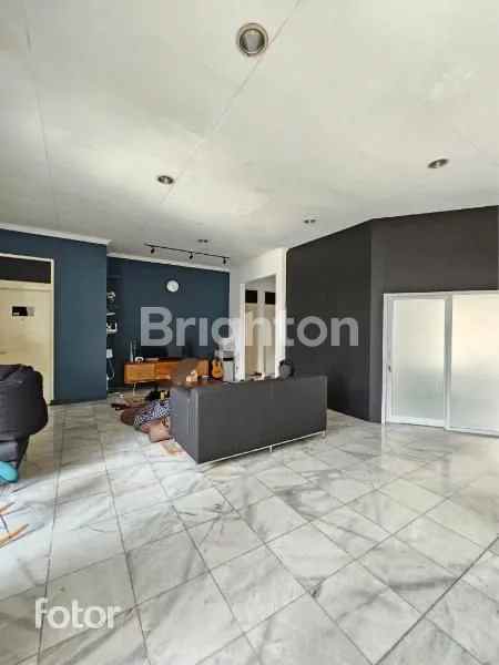 rumah super mahal nyaman serta luas plus kolam renang