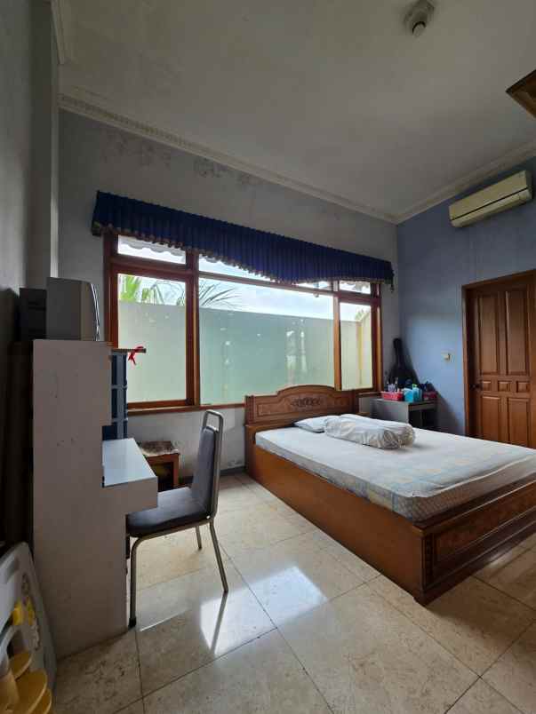 rumah tanah luas akses lebar di pondok kelapa
