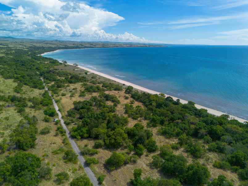 tanah tepi pantai lenang sumba tengah