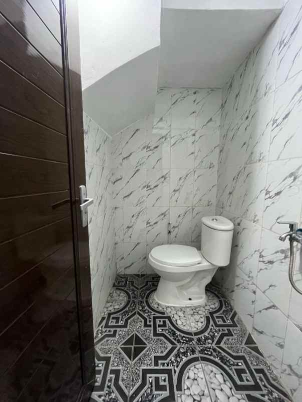 townhouse 3 lantai dengan rooftop di batu ampar