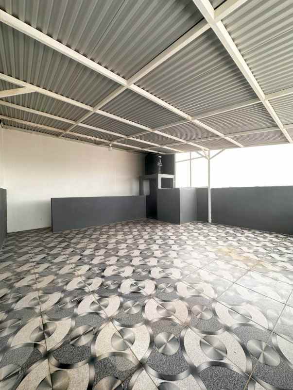 townhouse 3 lantai dengan rooftop di batu ampar