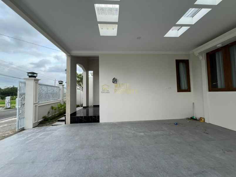 villa design klasik tanah luas di jalan besi jangkang