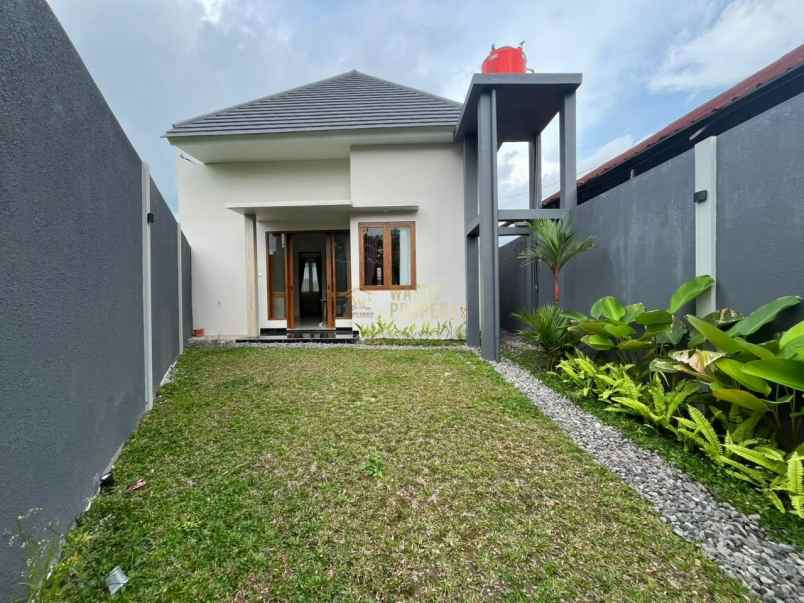 villa design klasik tanah luas di jalan besi jangkang