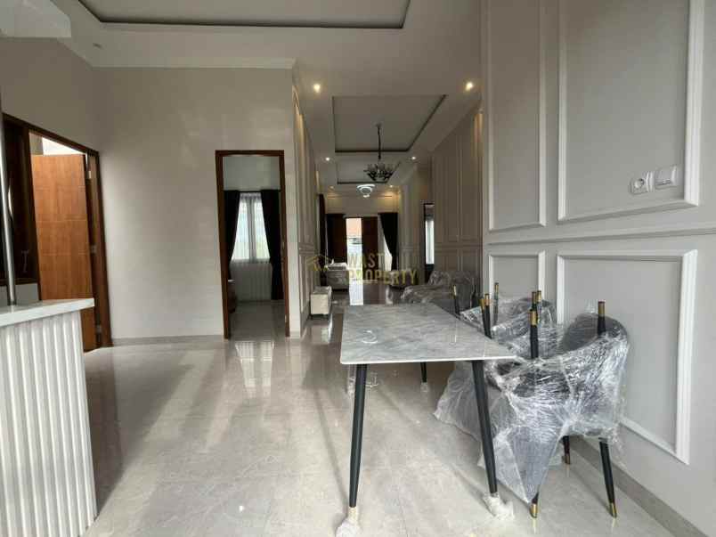 villa design klasik tanah luas di jalan besi jangkang