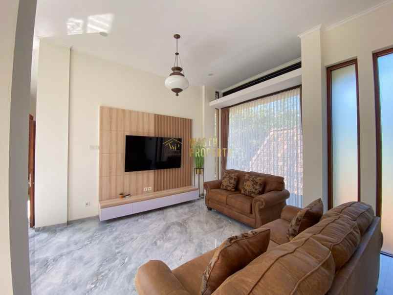 villa mewah dan cantik 3 menit dari wisata tera view