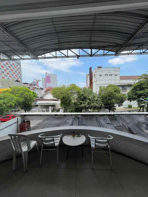 dijual bangunan komersial di raya biliton surabaya